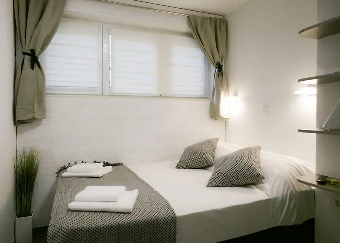 아파트 Retreat @ Town Center W/terrace *