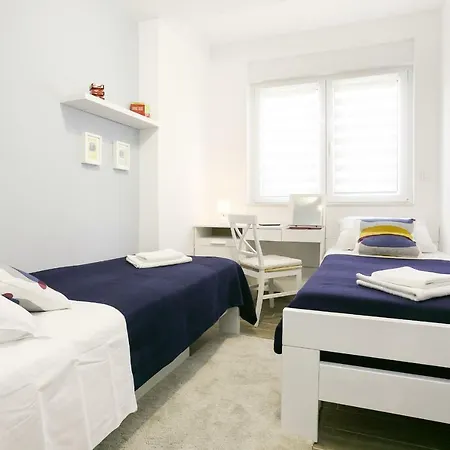 Retreat @ Town Center W/terrace Апартаменты Сплит