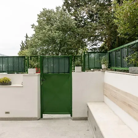 Retreat @ Town Center W/terrace Сплит