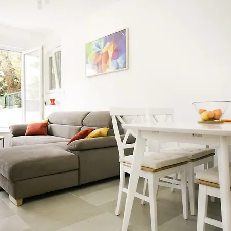 Апартаменты Retreat @ Town Center W/terrace